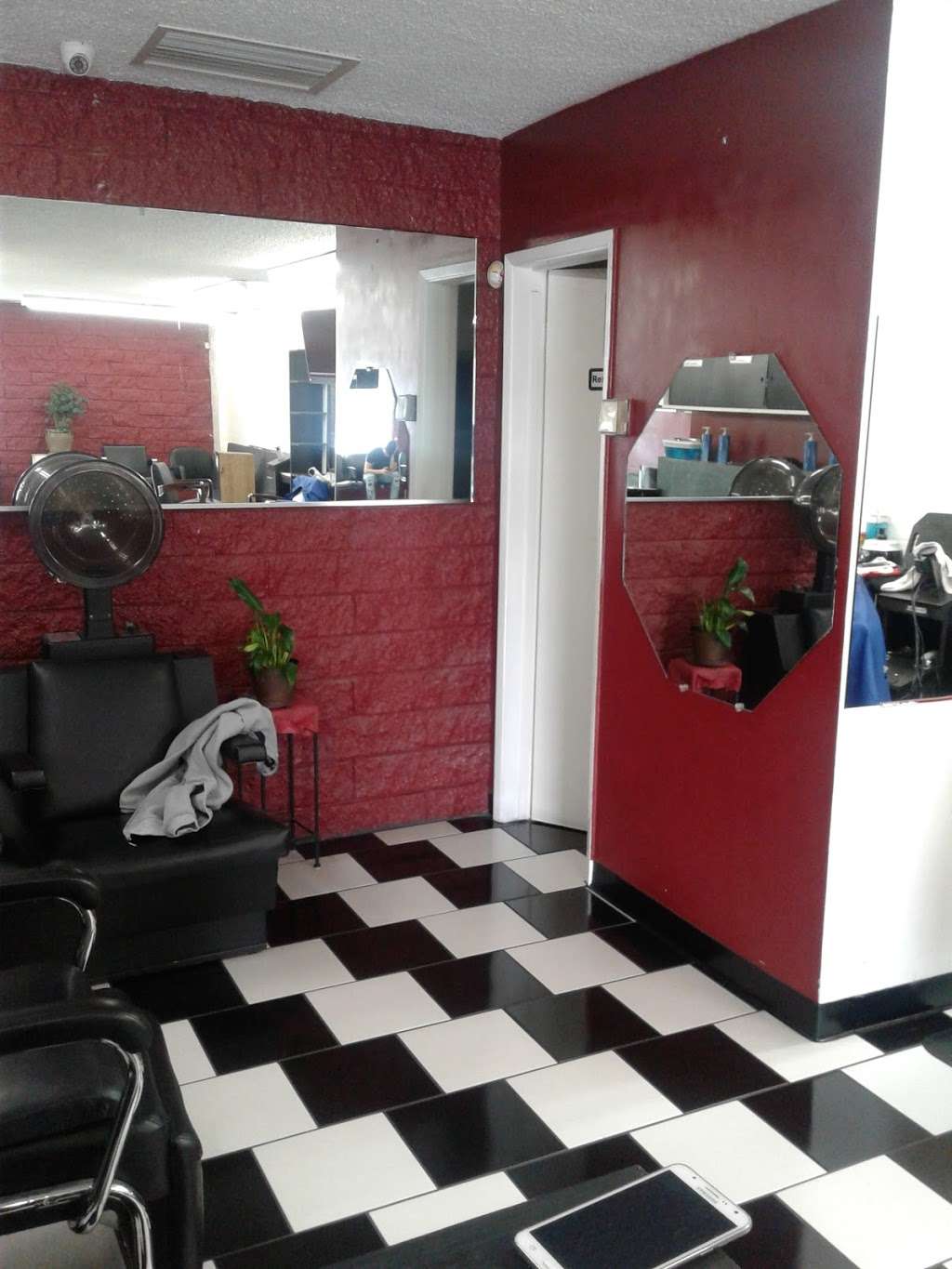 Marlin Barber Shop & Beauty Salon | 919 N Orange Ave, La Puente, CA 91744 | Phone: (626) 918-2700