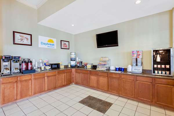 Days Inn by Wyndham Bay City | 407 7th St, Bay City, TX 77414 | Phone: (979) 266-0864