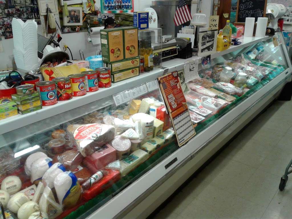 Tonys Sandwiches and Market | 2813 N Glenoaks Blvd, Burbank, CA 91504, USA | Phone: (818) 846-5863