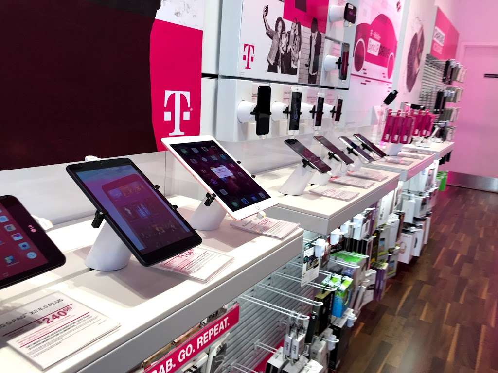 T-Mobile | 14834 Pines Blvd, Pembroke Pines, FL 33028, USA | Phone: (954) 437-0079