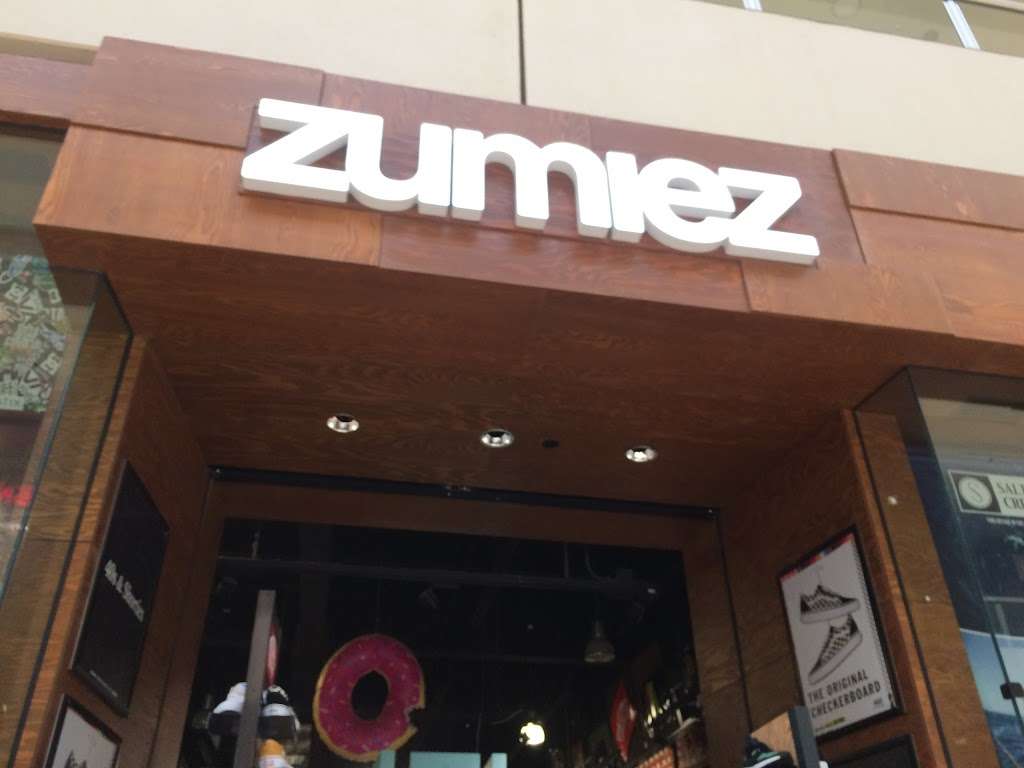 Zumiez | 1755 Montebello Town Center Suite D07, Montebello, CA 90640, USA | Phone: (323) 724-1663