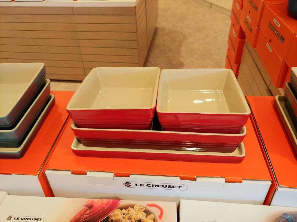 Le Creuset | 1 Premium Outlet Blvd Ste 291, Tinton Falls, NJ 07753 | Phone: (732) 493-8390