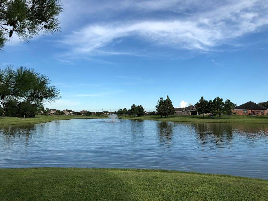 Lakes Of Highland Glen Community Pool | 1807 Highland Glen Ln, Pearland, TX 77581, USA