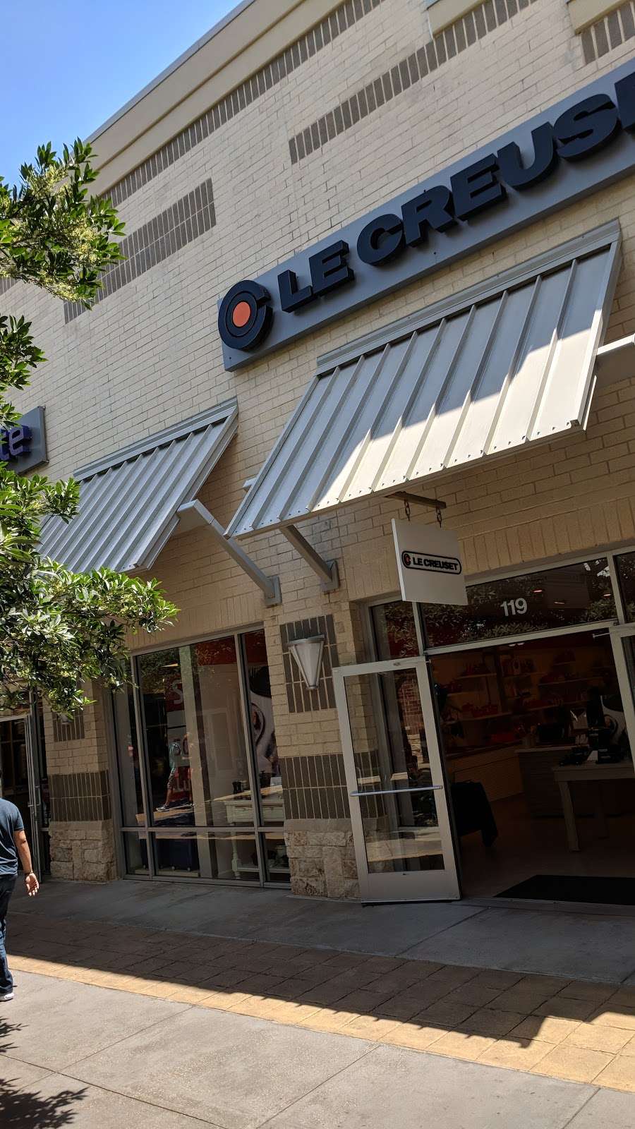Le Creuset Outlet Store | 29300 US-290 SUITE 119, Cypress, TX 77433, USA | Phone: (281) 256-7356