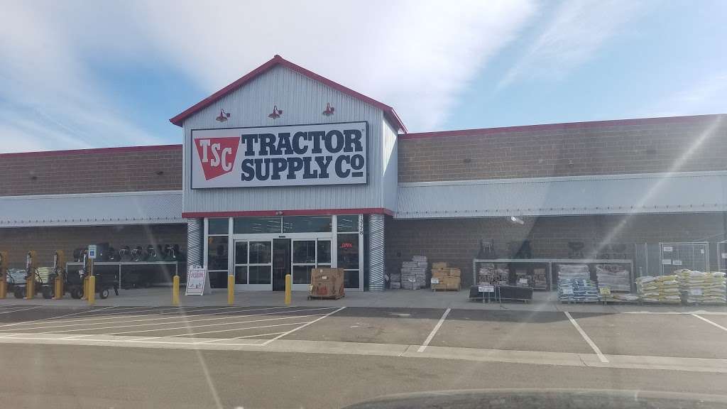 Tractor Supply Co. | 13778 E I25 Frontage Rd, Longmont, CO 80504, USA | Phone: (970) 535-4300