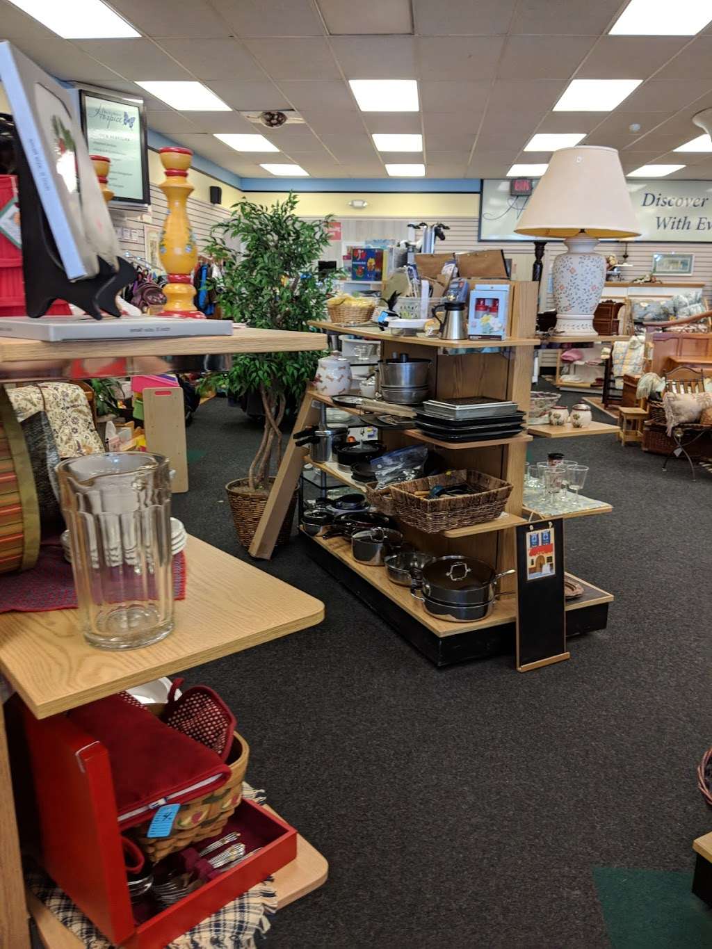 Blue Ridge Hospice: Thrift Store | 449 South St, Front Royal, VA 22630, USA | Phone: (540) 635-2268