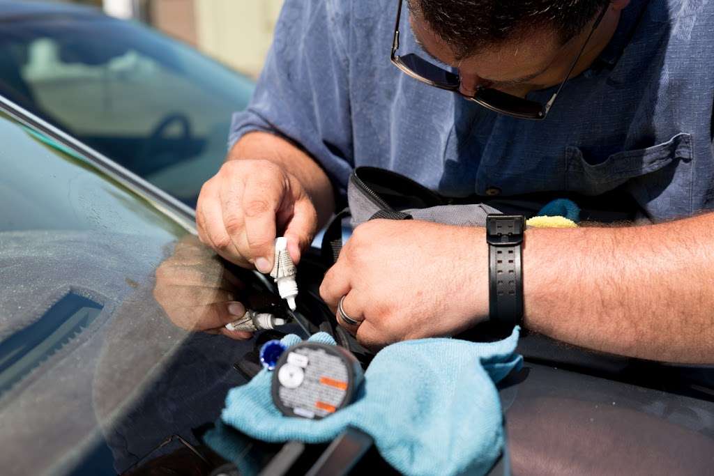 Raclin Auto Glass | 9015 Mission Gorge Rd #1, Santee, CA 92071 | Phone: (619) 396-0078