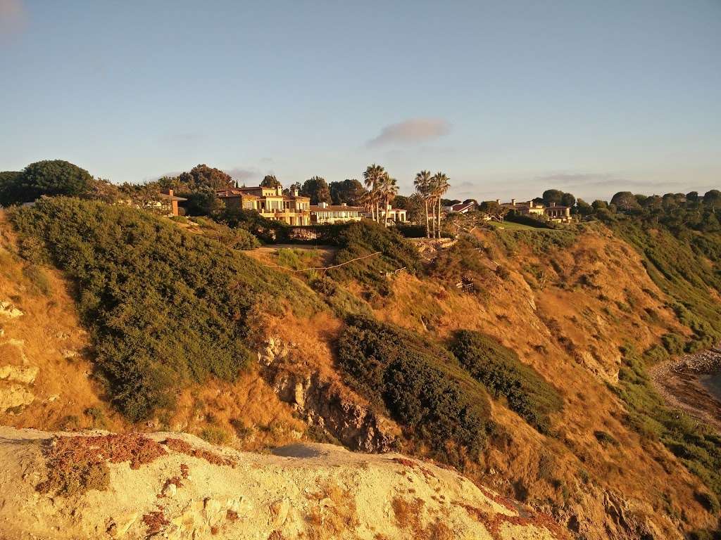 Paseo Lunado Drive | Palos Verdes Estates, CA 90274