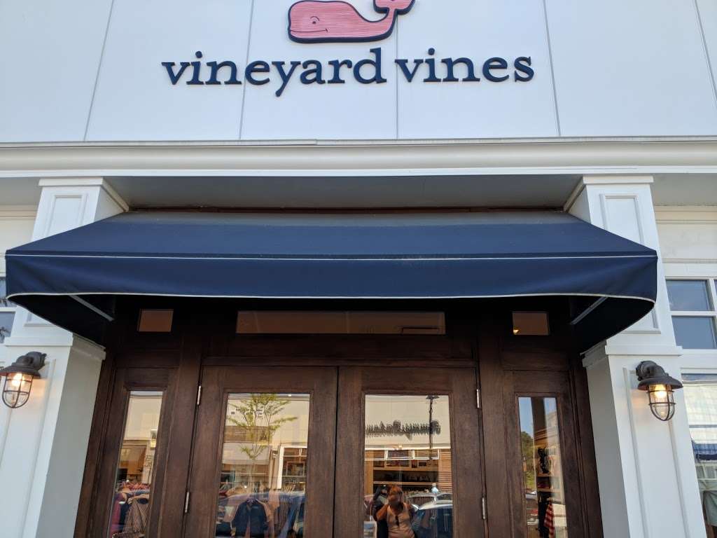 vineyard vines | 650 Market St, Lynnfield, MA 01940, USA | Phone: (781) 334-7004