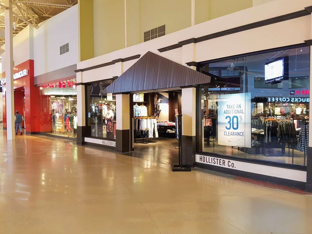 Hollister Co. Outlet | 3000 Grapevine Mills Pkwy, Grapevine, TX 76051 | Phone: (972) 874-2200