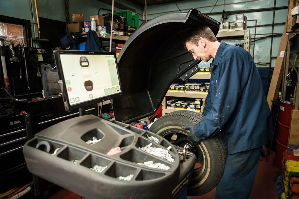 Greitens Auto Service | 5804 W Bluemound Rd, Milwaukee, WI 53213, USA | Phone: (414) 258-5744