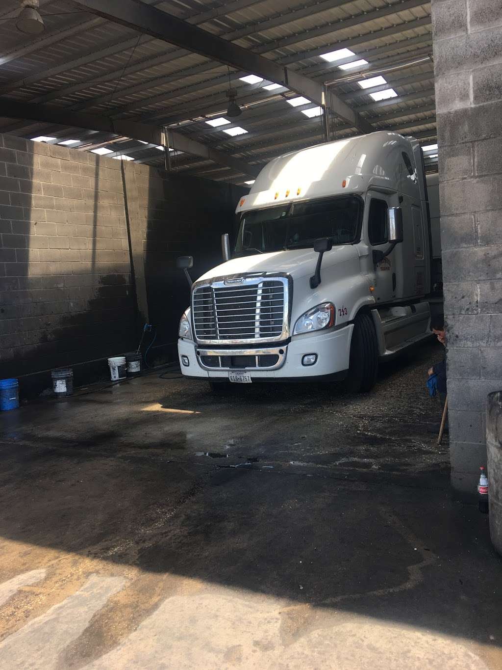 Two Brothers Truck Wash & Lube | 1904 McCarty St, Houston, TX 77029, USA | Phone: (713) 623-1300