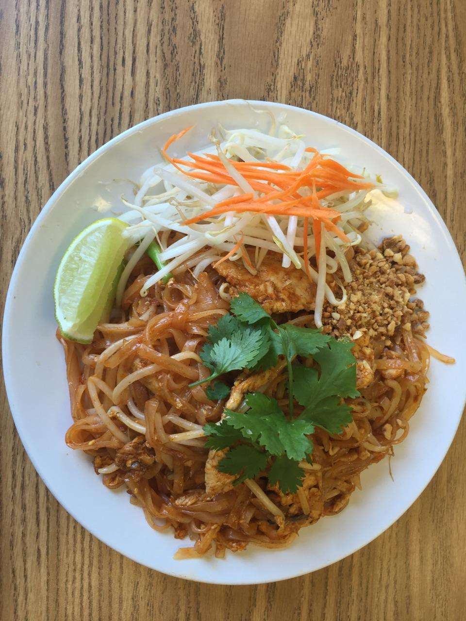 Likes Thai and Chinese Food Takeout | 8702 Foothill Blvd, Sunland-Tujunga, CA 91040, USA | Phone: (818) 353-3393