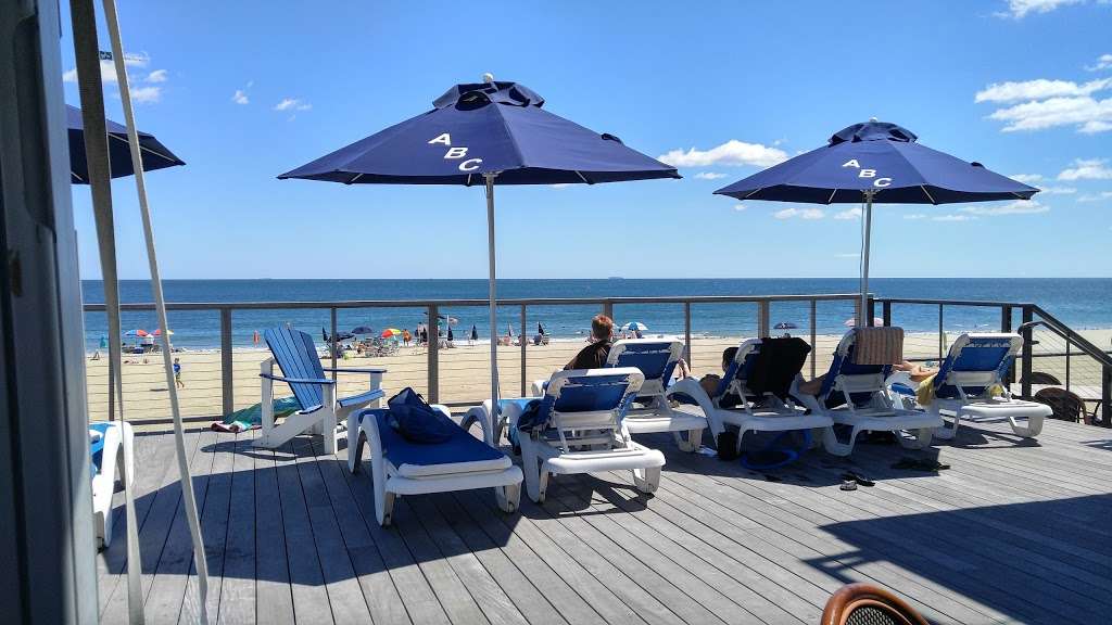 Mister Cs Beach Bistro | Allen Avenue On The Ocean, Allenhurst, NJ 07711, USA | Phone: (732) 531-3665