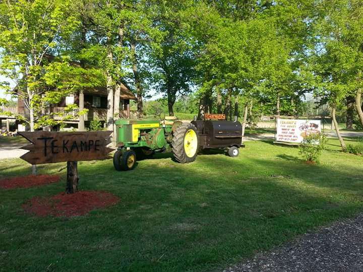 Tekampe Pig Roasts | 8851 Fox River Rd, Burlington, WI 53105, USA | Phone: (847) 812-2687