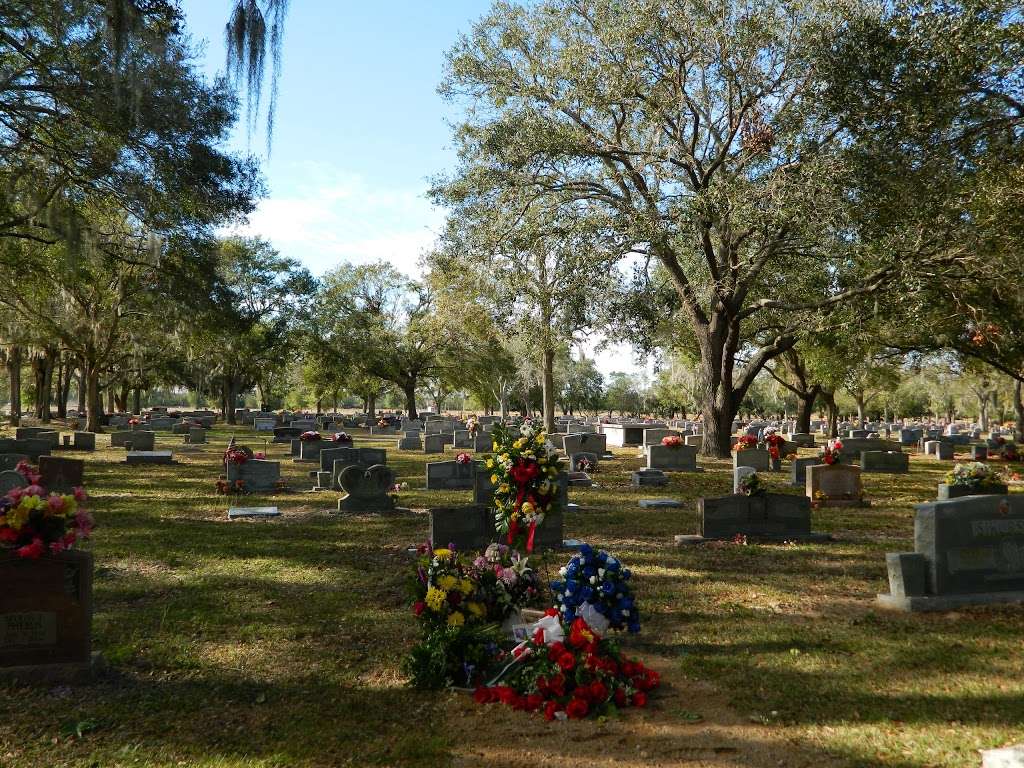 Wildwood Cemetery | 985 Square Lake Dr, Bartow, FL 33830, USA