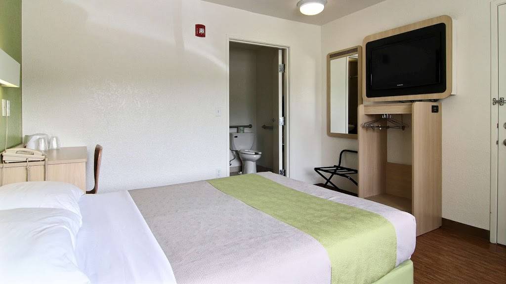 Motel 6 Albuquerque, NM - Midtown | 1701 University Blvd NE, Albuquerque, NM 87102, USA | Phone: (505) 843-9228