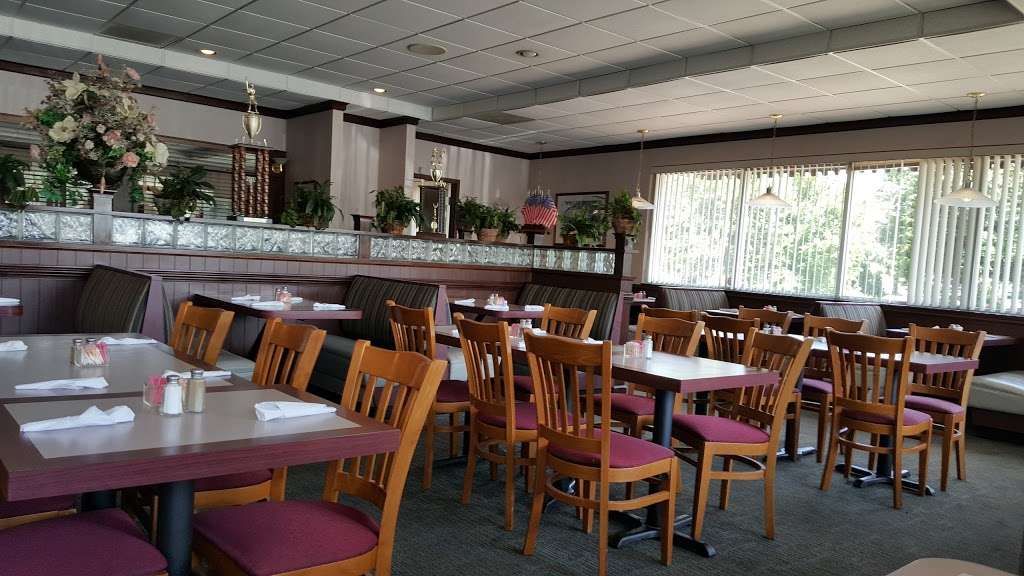 Johns Family Restaurant | 2002 Westinghouse Blvd, Charlotte, NC 28241, USA | Phone: (704) 588-6613