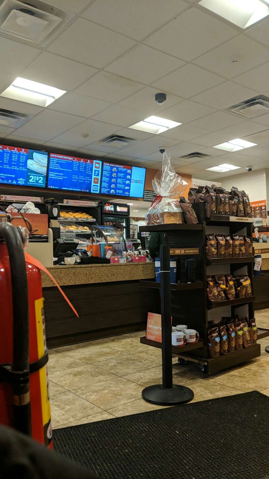 Dunkin | 7 Post Office Square, Lynnfield, MA 01940, USA | Phone: (781) 596-1752