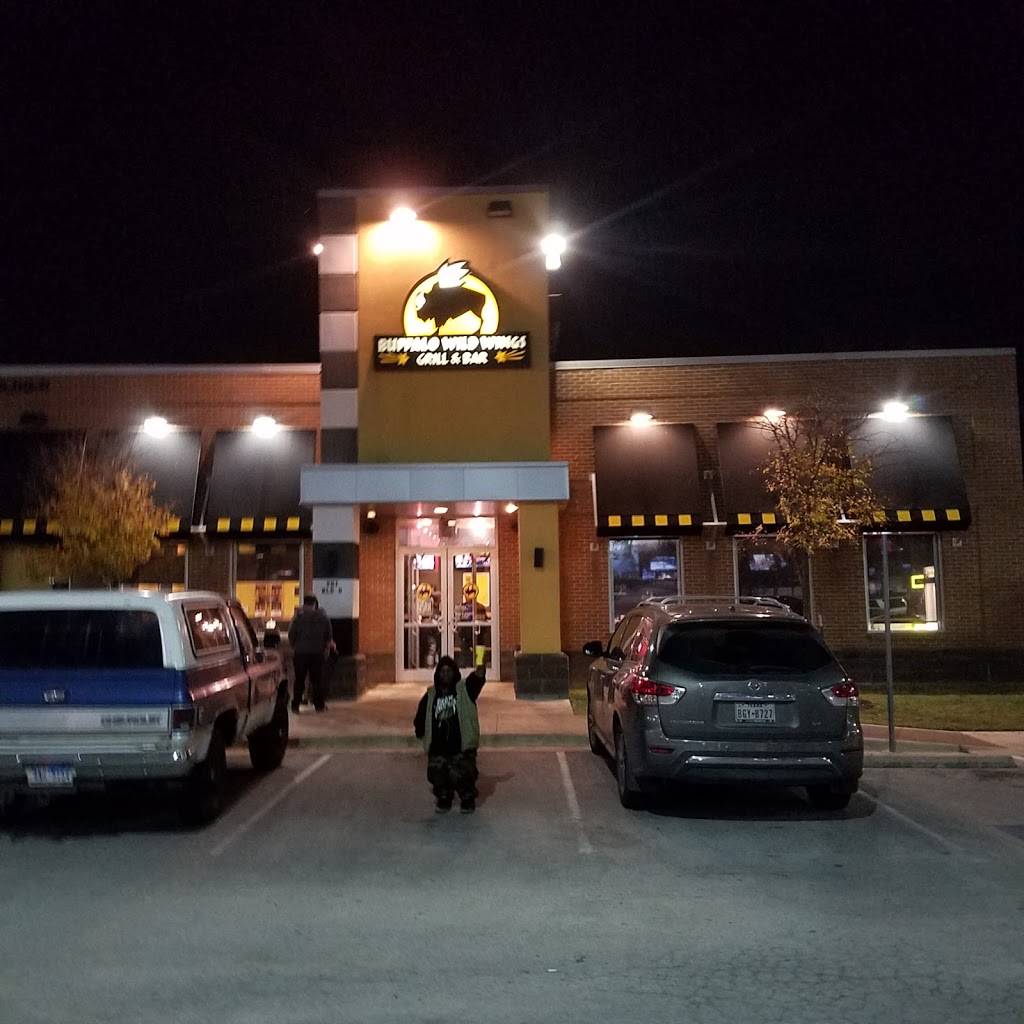 Buffalo Wild Wings | 901 Little Texas Ln Building D, Austin, TX 78745, USA | Phone: (512) 912-1147