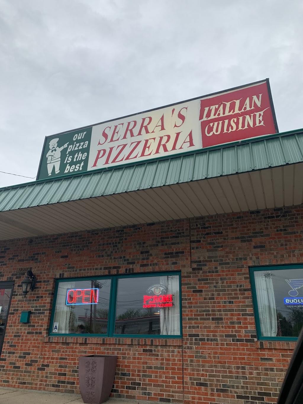 Serras Pizzeria | 12218 McKelvey Rd, Maryland Heights, MO 63043, USA | Phone: (314) 739-0881