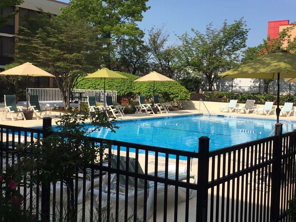 Holiday Inn Westbury - Long Island | 369 Old Country Rd, Carle Place, NY 11514, USA | Phone: (516) 997-5000