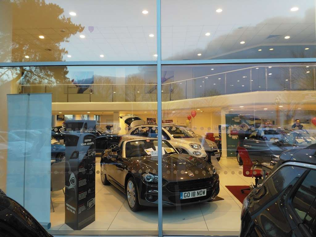 Glyn Hopkin Renault and Dacia St Albans | Lyon Way, St Albans AL4 0QU, UK | Phone: 01727 818040