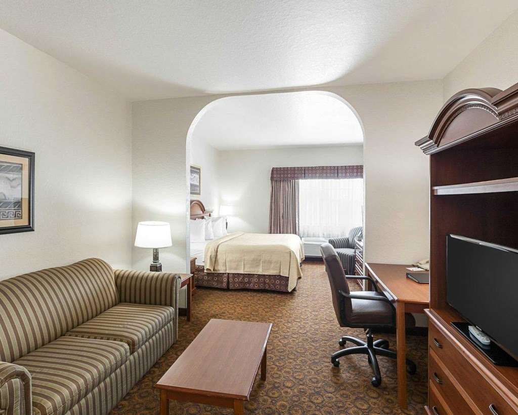 Quality Suites | 3602 SE Military Dr, San Antonio, TX 78223, USA | Phone: (210) 798-5000