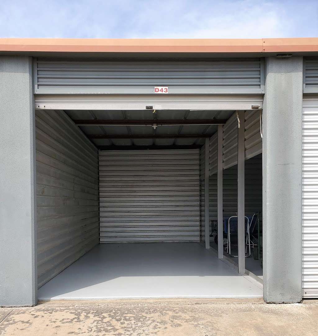 Best Little Warehouse In Texas | 585 W Dickey Rd, Grand Prairie, TX 75051, USA | Phone: (972) 265-9964