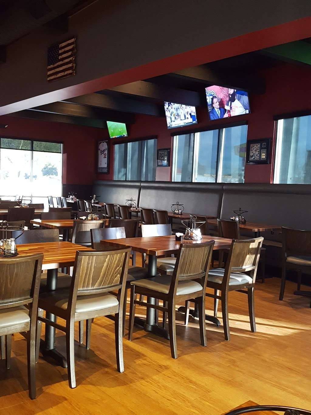 Oggis Sports Brewhouse Pizza | 2854 Lenwood Rd, Barstow, CA 92311, USA | Phone: (760) 253-2001