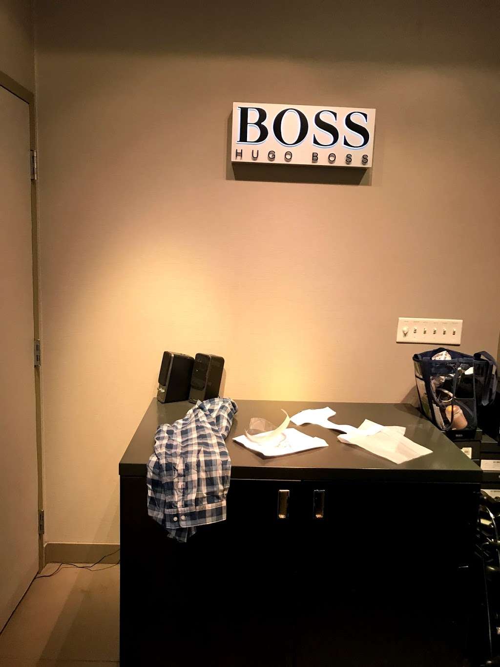 BOSS Travel Store | Tom Bradley International Terminal (TBIT, Los Angeles International Airport, 1 World Way, Los Angeles, CA 90045, USA | Phone: (424) 750-9982