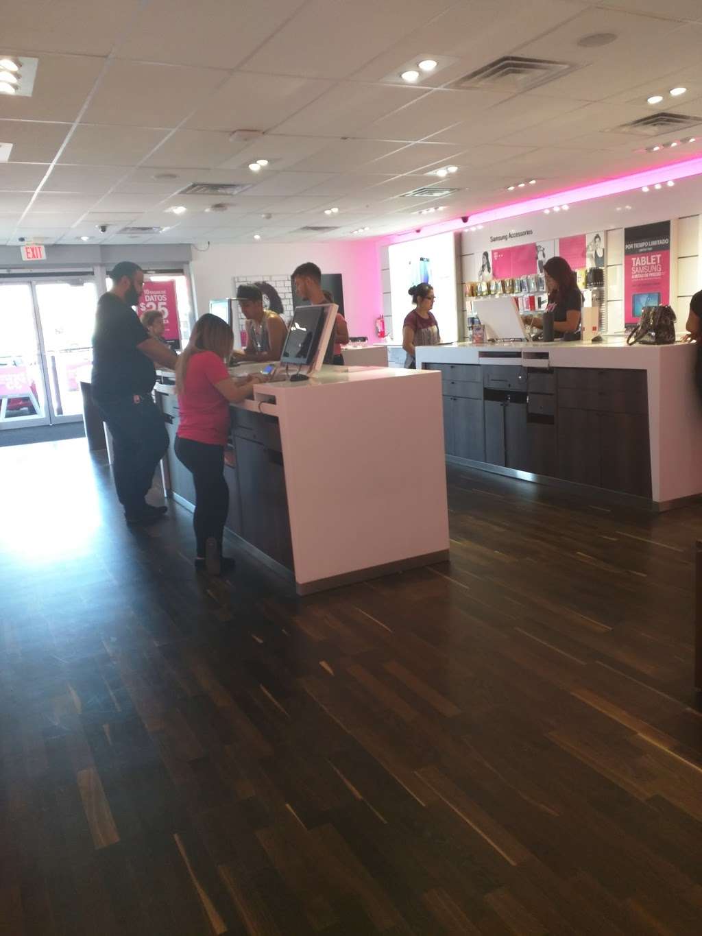 T-Mobile | 5404 North Fwy Ste 24, Houston, TX 77076, USA | Phone: (713) 691-2103