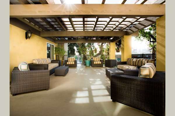 Terraza of Cheviot Hills | 3340 Shelby Dr, Los Angeles, CA 90034, USA | Phone: (310) 837-9181