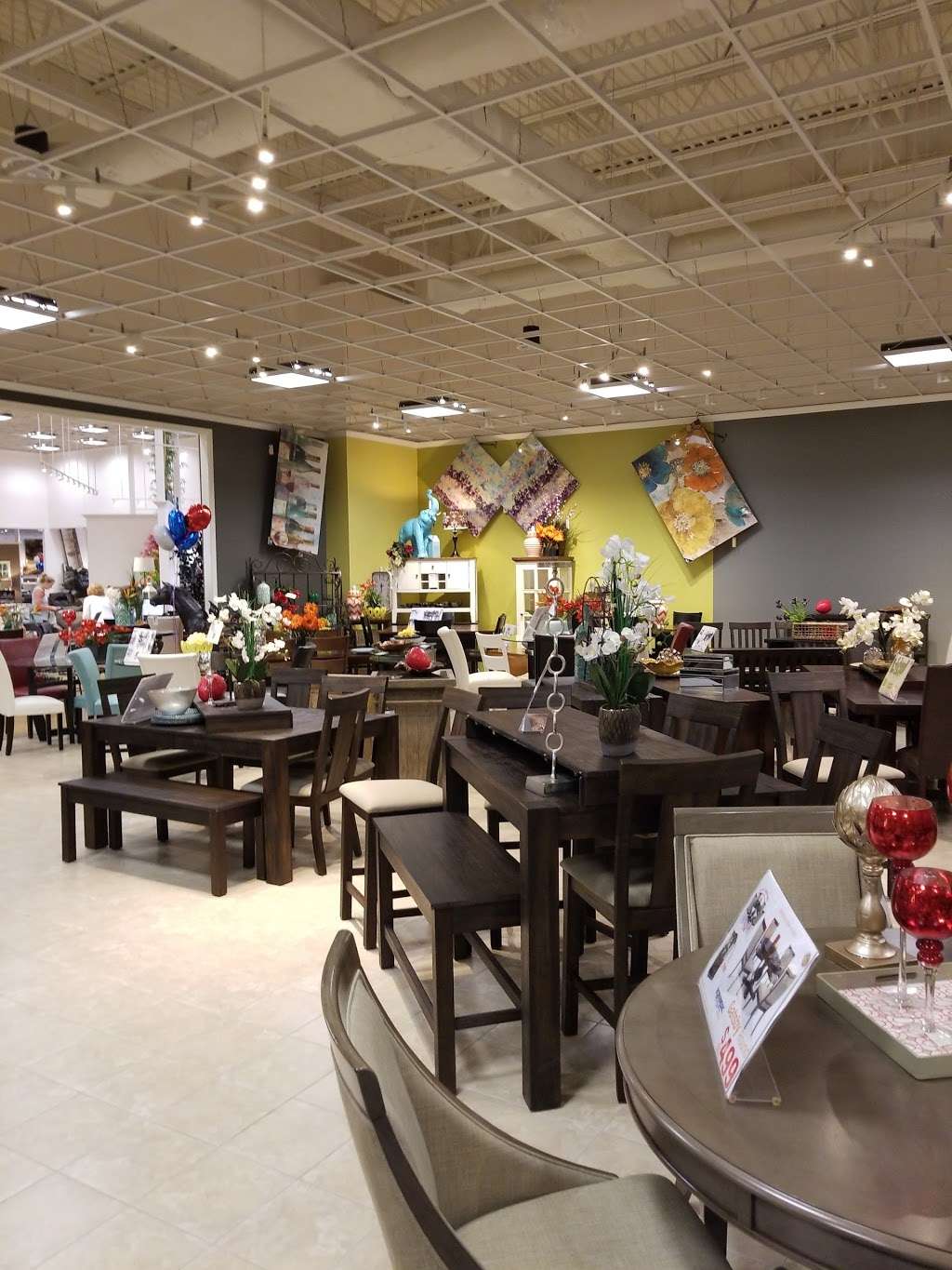 Bob’s Discount Furniture and Mattress Store | 1120 Newport Ave, South Attleboro, MA 02703, USA | Phone: (508) 915-5000