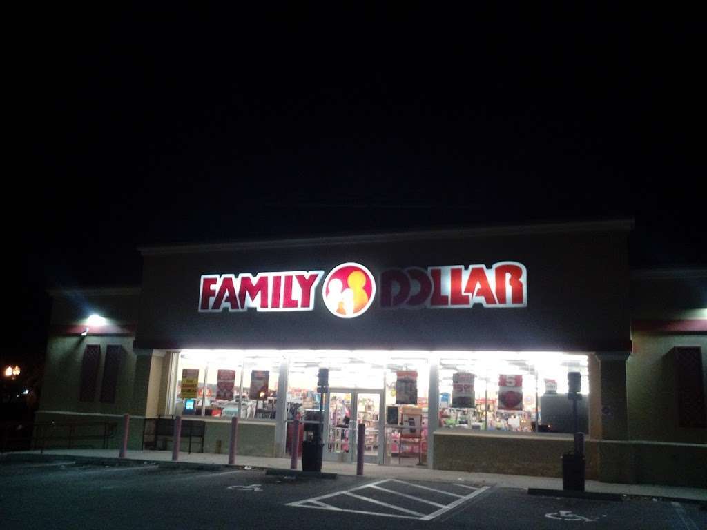 Family Dollar | 111 E Kennedy Blvd, Eatonville, FL 32751, USA | Phone: (407) 622-1877