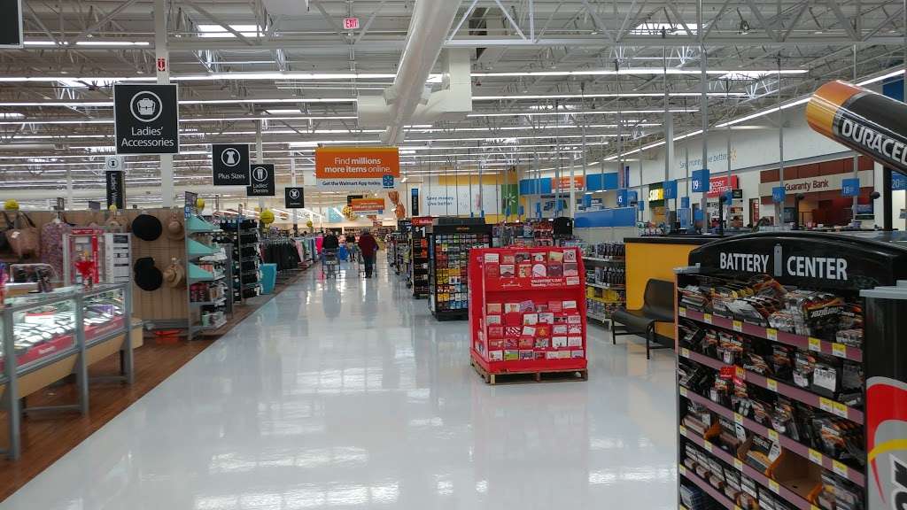 Walmart Supercenter | 3049 S Oakes Rd, Mt Pleasant, WI 53177, USA | Phone: (262) 598-8702