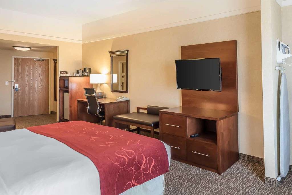 Comfort Suites Longmont | 11292 Business Park Cir, Firestone, CO 80504, USA | Phone: (720) 864-2970