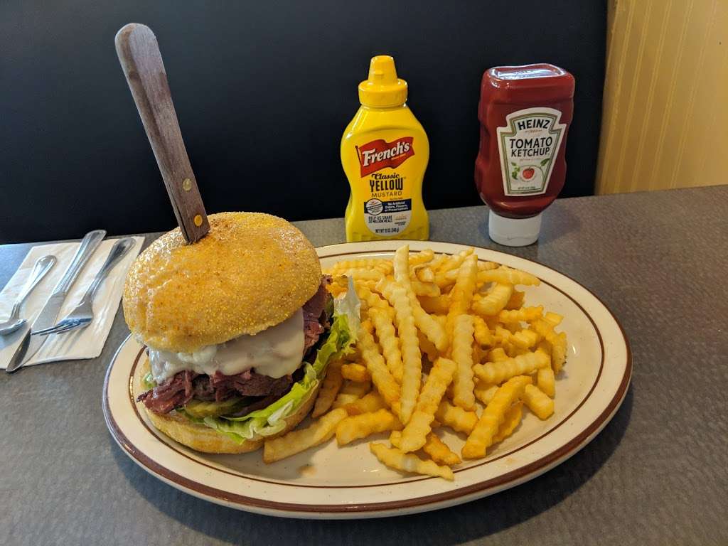 Zees Diner | 3135 Cleveland Ave, Santa Rosa, CA 95403, USA | Phone: (707) 800-7928