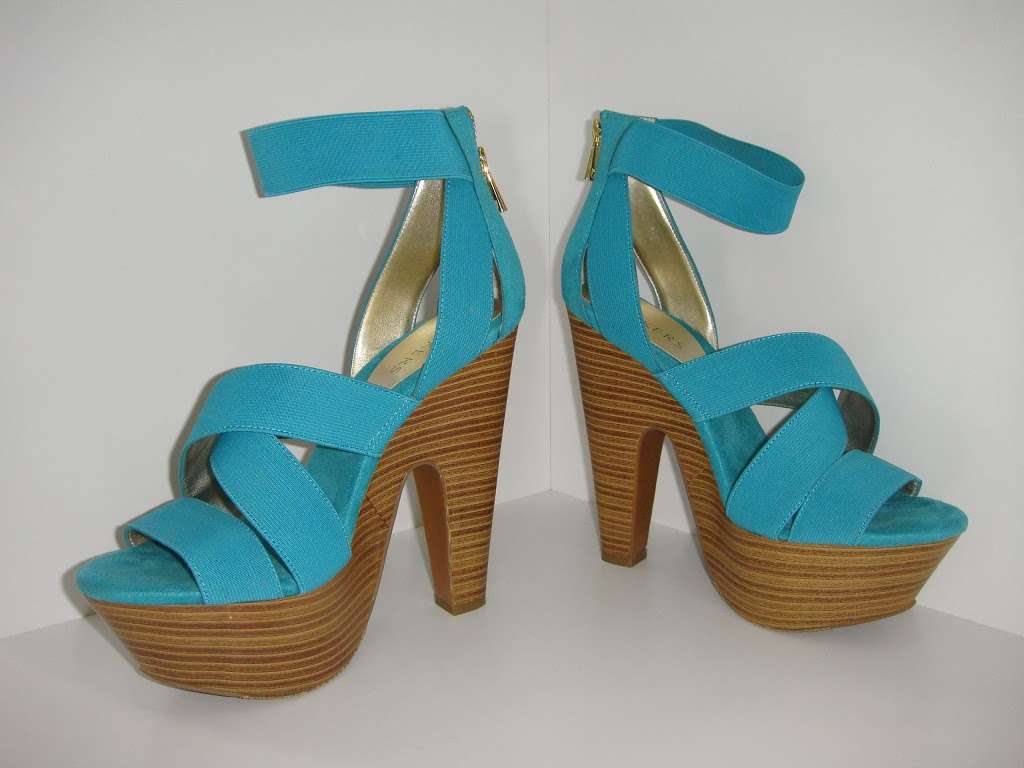 ReWearHouse Consignment Boutique | 8846 Arbor Creek Dr #A, Charlotte, NC 28269, USA | Phone: (704) 946-2850