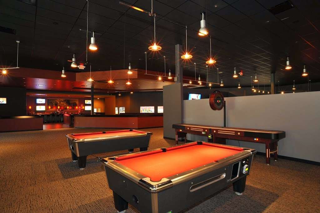 Paddock Lounge | 2381 Army Trail Rd, Addison, IL 60101, USA | Phone: (630) 433-3700