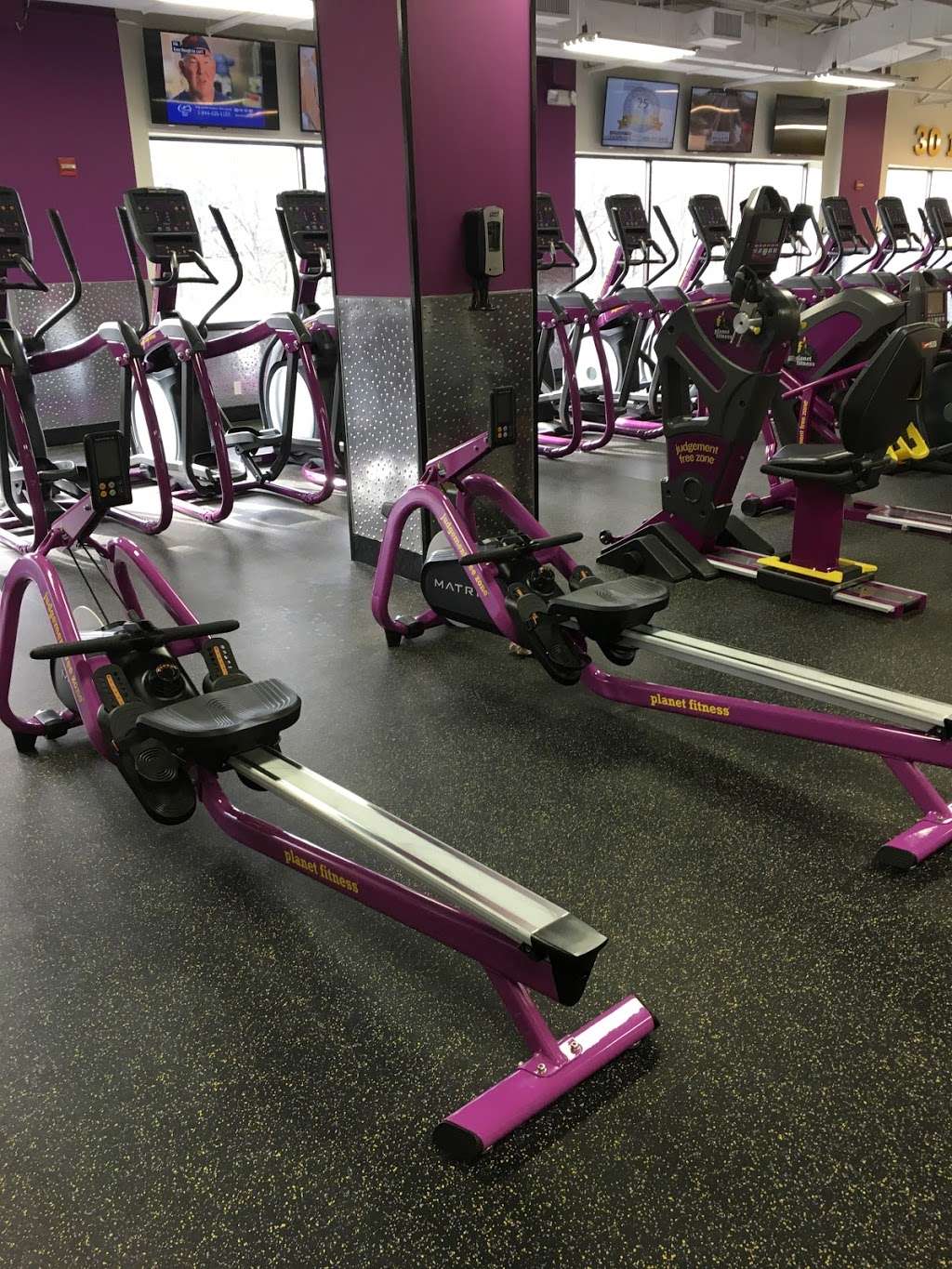 Planet Fitness | 21800 Towncenter Plaza, Sterling, VA 20164, USA | Phone: (703) 444-2022