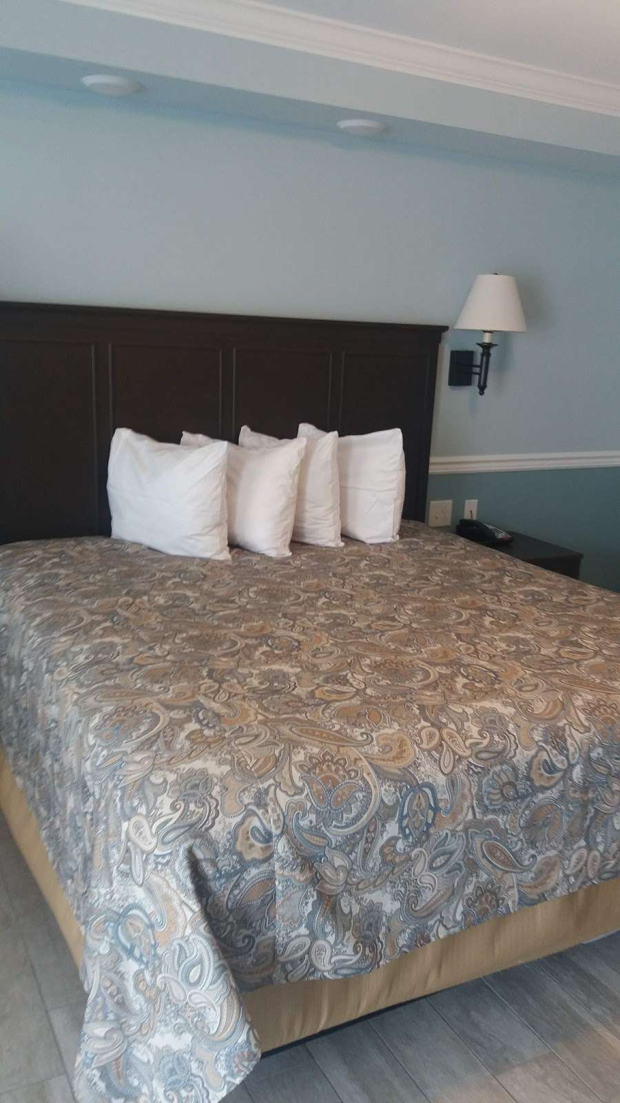 The Stone Harbor Inn | 9700 2nd Ave, Stone Harbor, NJ 08247, USA | Phone: (609) 368-4422