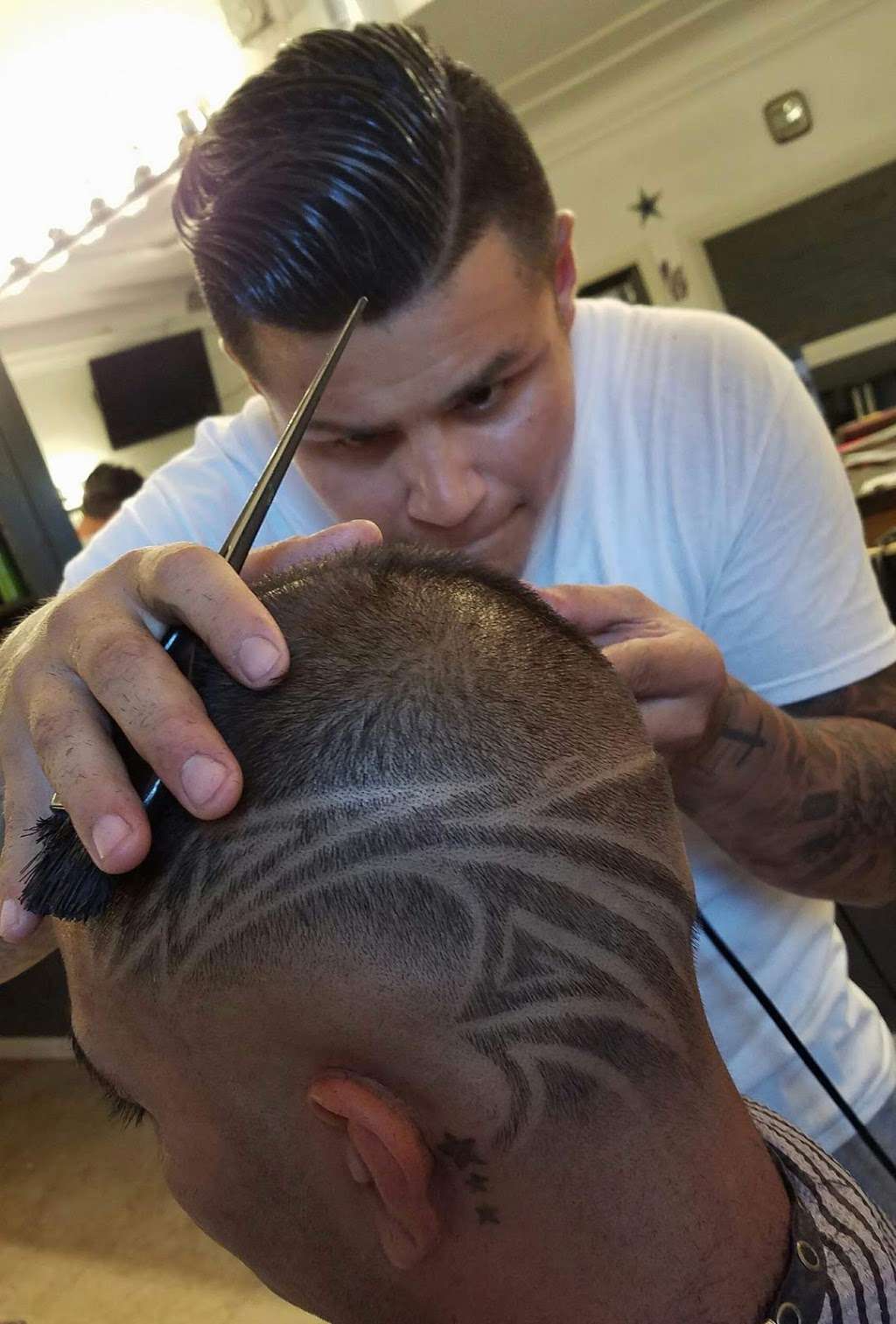 TONE CITY CUTS | 6217, 735 N General McMullen Dr, San Antonio, TX 78228, USA | Phone: (210) 765-4190