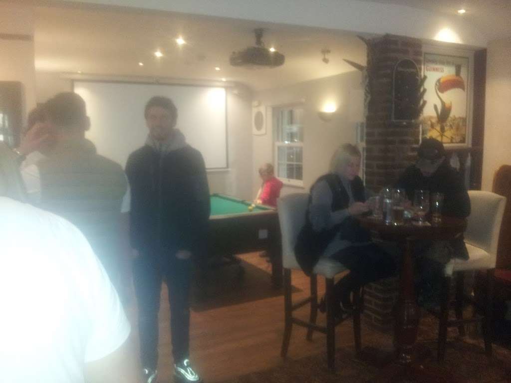 Railway Hotel | 13 Station Rd, West Horndon, Brentwood CM13 3TL, UK | Phone: 01277 811340