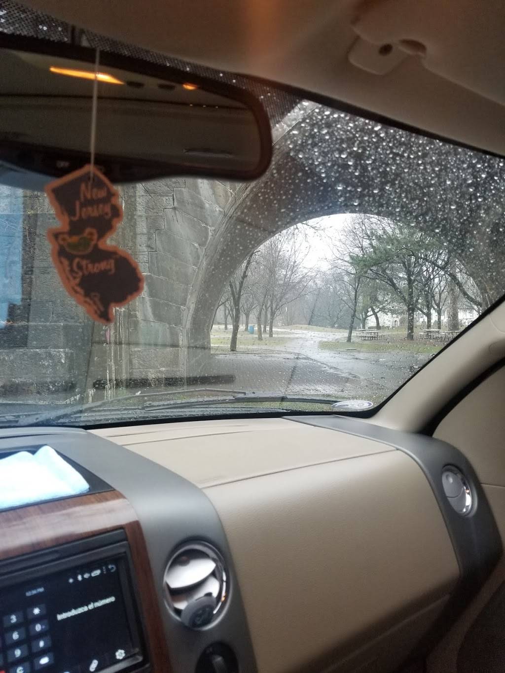 Life Cleaners, 300 Nepperhan Ave, Yonkers, NY 10701, USA