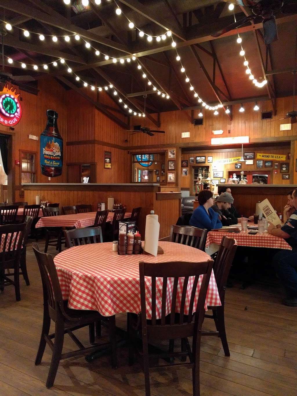 Famous Daves Bar-B-Que | 14452 Chantilly Crossing Ln, Chantilly, VA 20151, USA | Phone: (703) 263-7660