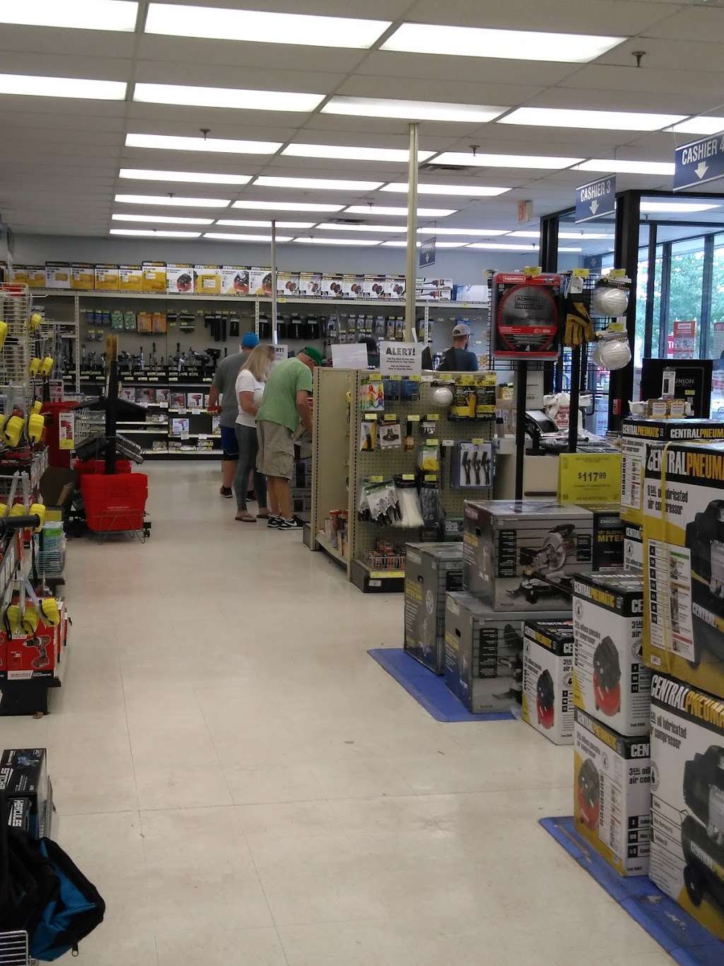 Harbor Freight Tools | 7102 Fairlane Village Mall, Pottsville, PA 17901, USA | Phone: (570) 628-2756