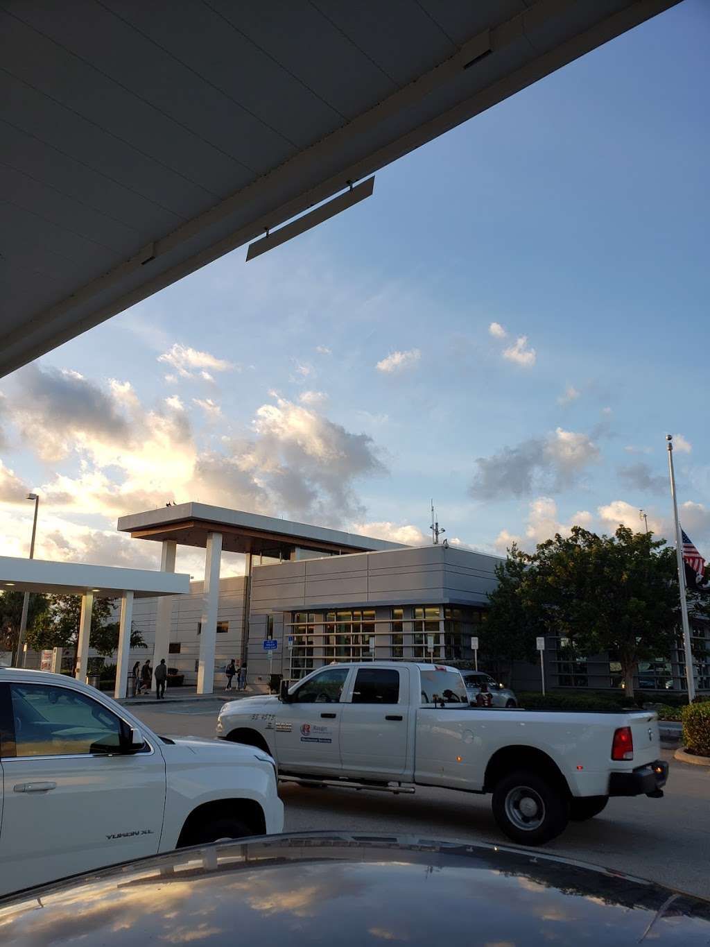 Shell - gas station  | Photo 5 of 10 | Address: Floridas Turnpike MM 64/65, Pompano Beach, FL 33064, USA | Phone: (954) 978-8714
