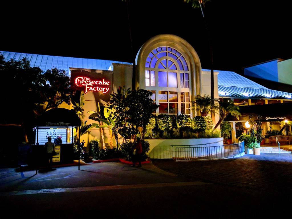 The Cheesecake Factory | 605 N Harbor Dr, Redondo Beach, CA 90277, USA | Phone: (310) 376-0466