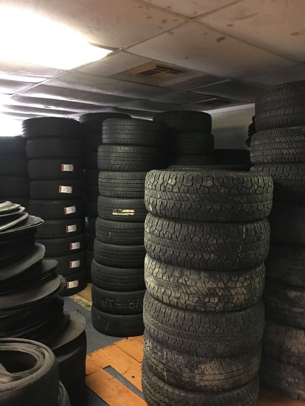 Professional Tires Shop | 913 Crabb River Rd, Richmond, TX 77469, USA | Phone: (713) 985-9408